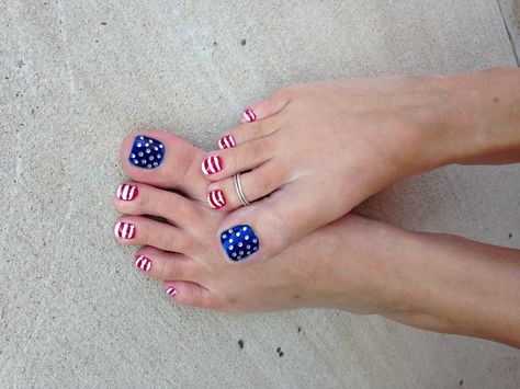 July 4th nails July Toe Nails, Bright Colored Nails, Patriotic Nail, July Images, Patriotic Nails, Pastel Ombre, Fourth Of July Nails, Pedicure Designs, Minimalist Nail Art