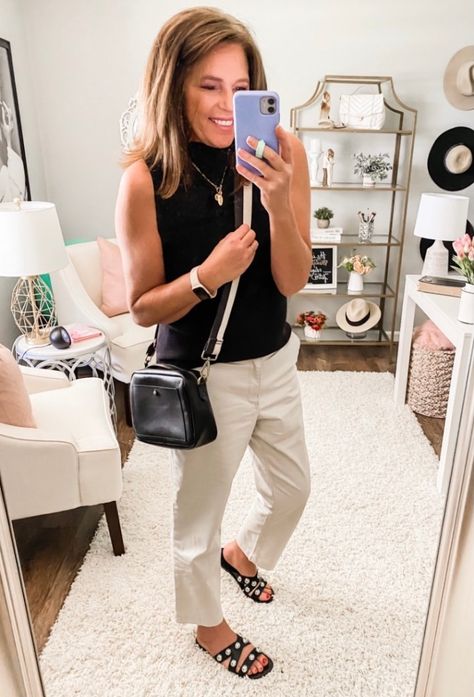 Beverly Ennis Hoyle, Casual Work Attire, B And B, Cropped White Jeans, She Is Clothed, Blogger Fashion, Wardrobe Ideas, Women Over 50, Hair Tutorials