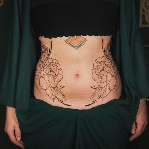 Saskia Tabea on Instagram: "first session for Laura 🌸 thank you so much! Finally my first time tattooing a belly 🥹 #tattoo85" Plus Size Stomach, Plus Size Stomach Tattoo, First Time Tattoos, Belly Tattoo, Underboob Tattoo, Dyed Blonde Hair, Stomach Tattoos, Time Tattoos, Art Instagram