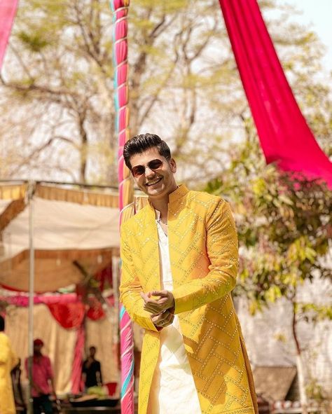 Boys Dpz Stylish, Haldi Dress Ideas, Traditional Indian Mens Clothing, Haldi Photoshoot, Wedding Outfits Indian, Haldi Ceremony Outfit, Engagement Dress For Bride, Best Wedding Suits, Haldi Dress