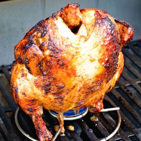 This delicious, juicy Beer Can Chicken on your grill is so easy! Plus, it's great to make on the weekend and use it for meal prep too! Fire up your gas grill and make this Beer Can Chicken today! #chicken #wholechicken #beer #beercan #beercanchicken #recipe #grill #grilling #gasgrill #easyrecipe #grilled #gimmesomegrilling Grilling 101, Bbq Chicken Rub, Smoked Beer Can Chicken, Poulet General Tao, Chicken Beer, Chicken On The Grill, Tempting Food, Smoker Recipes Electric, Appetizing Food