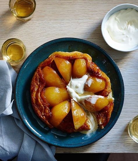 Pear tarte Tatin recipe Pear Tarte, Pear Tarte Tatin, Tarte Tatin Recipe, French Dessert Recipes, French Baking, Pastry Pie, Pear Recipes, French Dessert, French Desserts