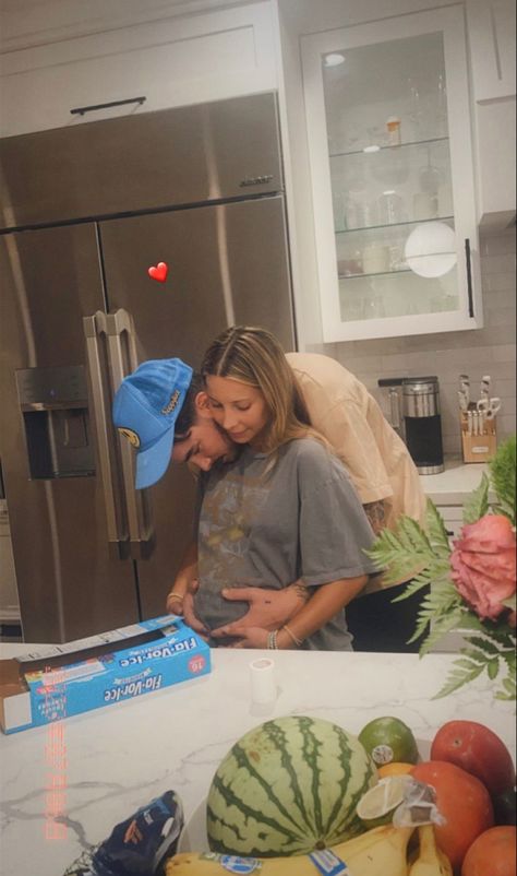 Ayla Woodruff, Cute Family Pictures, Pregnant Sisters, Cute Pregnancy Pictures, Baby Movie, Pregnancy Checklist, Wanting A Baby, Pretty Pregnant, Kian Lawley