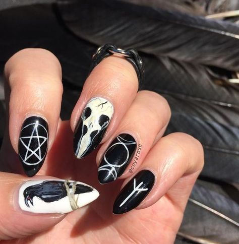 Killer #raven nails from @coyarose #gothicnails #theraven #birdskull #ohmygoth Colorful Goth Nails, Crow Nails, Ratchet Nails, Book Nails, Gothic Nail Art, Occult Witch, Halloween Nails Diy, Sharp Claws, Witch Nails