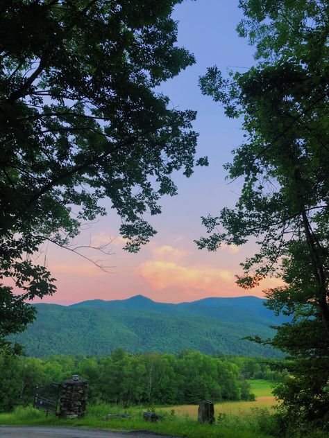 Comfort Places Aesthetic Nature, Hiking New England, Vermont Mountains Aesthetic, Vermont In The Summer, New England Countryside, Summer In Vermont, Vermont Summer Aesthetic, Vermont Aesthetic Summer, Uvm Vermont Aesthetic