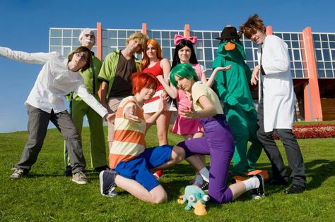 Phineas And Ferb Costume, Candace And Jeremy, Phineas And Isabella, Best Friend Costumes, Group Cosplay, Family Cosplay, Friend Costumes, Phineas Y Ferb, Group Picture