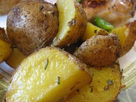 Carpe Cibus: Oven Roasted German Butterball Potatoes with Rosemary Csa Box, Oven Roasted Potatoes, Csa Recipes, New Potatoes, Kid Food, Salad Side Dishes, Oven Roast, Roasted Potatoes, Fish Dishes