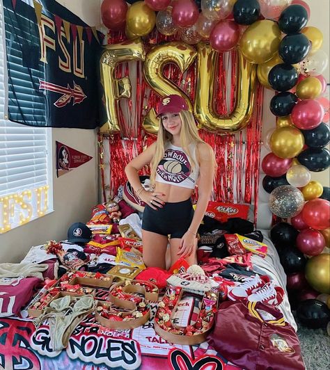 Fsu Bed Decorating, Fsu Party Decorations, Fsu Bed Party, Decision Pictures, Fsu Party, College Announcements, College Bed, Senior Year Fun, Bed Party