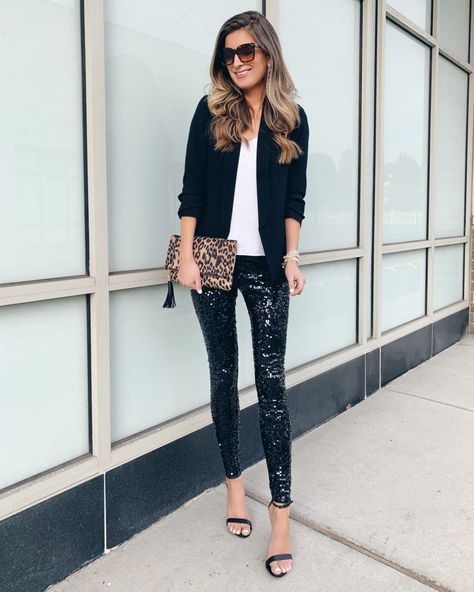 Sparkle Boots Outfit Style, Sequin Leggings Outfit, Sequins Leggings Outfit, Sequins Pants Outfit, Outfit Nero, Black Sequin Leggings, Black Sequin Pants, Leggings Outfit Ideas, How To Wear Blazers