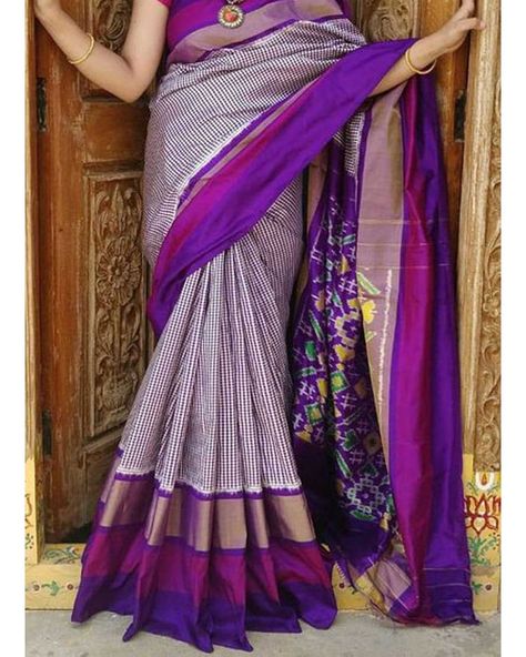 Pochampally Sarees Pattu, Designer Blouses Online, Sarees Pattu, Purple Border, Checks Saree, Latest Blouse Designs Pattern, South Indian Sarees, Designer Silk Sarees, Ikkat Pattu Sarees