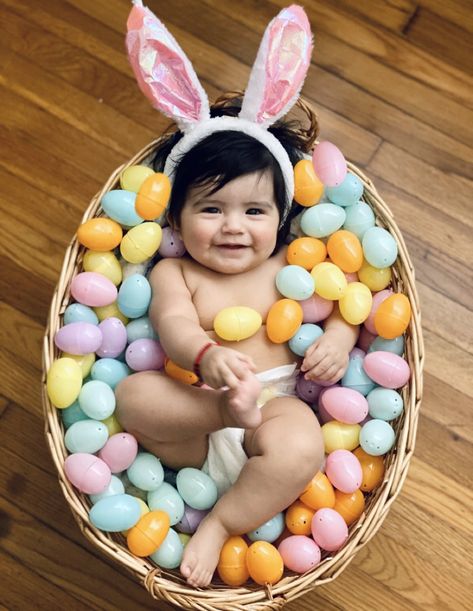 Baby In Easter Basket Photo, First Easter Pictures, Easter Baby Photoshoot, Baby Easter Pictures, 3 Month Old Baby Pictures, Baby Holiday Photos, Easter Baby Photos, Easter Photoshoot, Holiday Pics