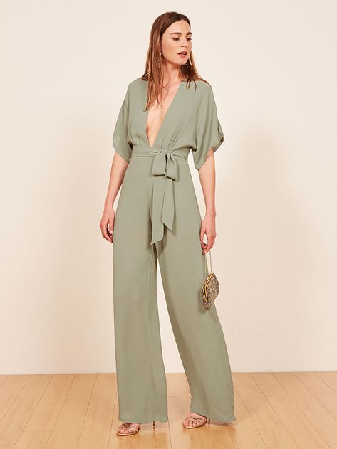 Autumn 2018 Boho Dresses: What to Wear to a Fall Wedding. Burgundy, Brown, Mustard, Blue. Green Jumpsuit Outfit Wedding, Green Jumpsuit Outfit, Jumpsuit Outfit Wedding, Fancy Jumpsuit, Stylish Inspiration, Jumpsuit For Wedding Guest, Wedding Guest Outfit Fall, Outfit Wedding, Fall Wedding Guest Dress