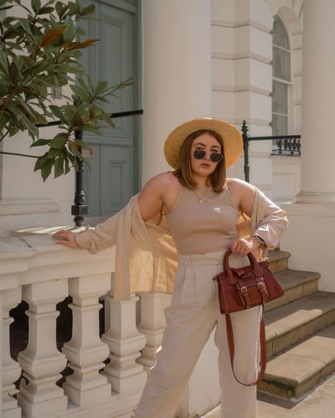 Neutral Outfits Midsize, Neutral Color Style Outfit, Fashion Inspo Medium Size, Neutral Summer Outfits Plus Size, Beige Pants Outfit Midsize, Plus Size Neutral Fashion, Midsize Photoshoot Outfit, Neutral Aesthetic Outfits Plus Size, Neutral Outfit Ideas Plus Size