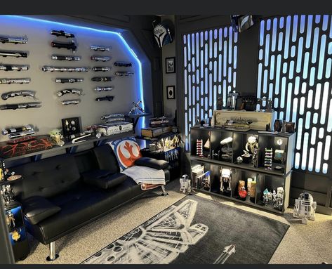 Star Wars Decor Home, Classy Nerd Room, Anime Man Cave, Star Wars Gaming Setup, Star Wars Theater Room, Star Wars Gaming Room, Star Wars Man Cave Ideas, Infirmary Room, Star Wars Room Aesthetic