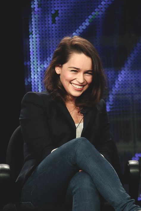 Emilia Clarke is so freaking adorable, I want to just carry her around in my pocket and show her off. Emilia Clarke Short Hair, Emilia Clarke Hair, Emilie Clarke, Medium Short Haircuts, Celebrity Short Hair, Kelly Osbourne, Cute Hairstyles For Short Hair, Short Hairstyle, Emilia Clarke