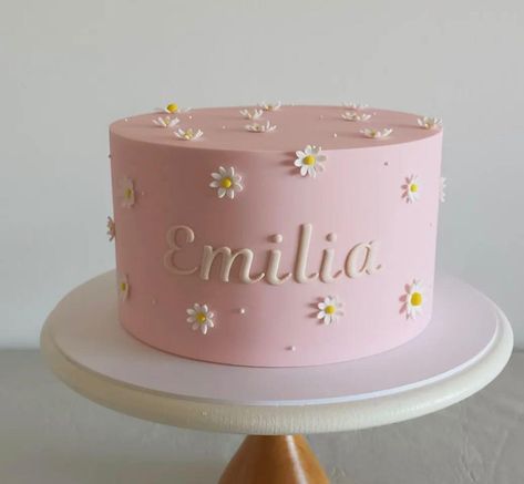 Baby Girl 1st Birthday Cake Ideas Simple, First Birthday Cakes For Baby Girl, Simple Second Birthday Cake, Daisy Buttercream Cake, Girls Birthday Cakes Simple, 1st Birthday Girl Cake Ideas, Pastel Pink Birthday Theme, Daisy Baby Shower Cake, Simple Pink Birthday Cake