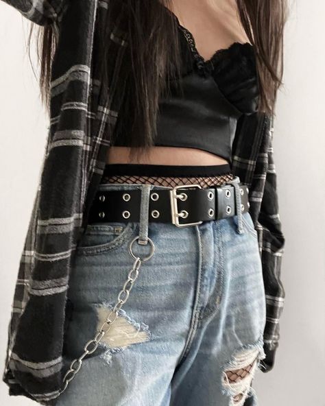 Dark Edgy Aesthetic Clothes, Grunge Clothes Female, Edgy Clothing Aesthetic, Fishnet Grunge Outfit, Cute But Edgy Outfits, Womens Grunge Outfits, Casual Egirl Outfit, Grunge Bar Outfit, Edgy Clothes Aesthetic