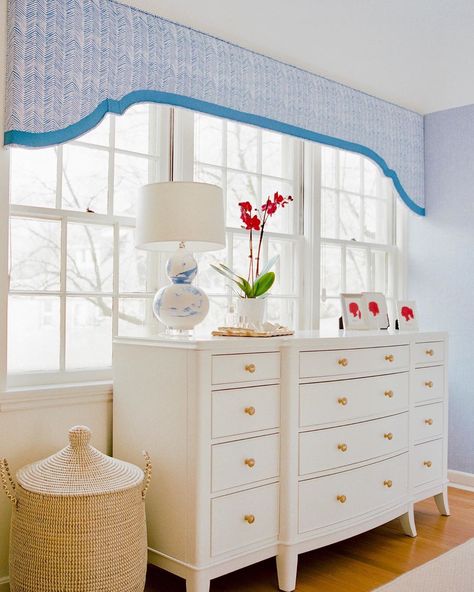 Window Valance Ideas, Window Pelmet, Valance Ideas, Unique Window, Big Girl Rooms, Shared Rooms, Window Valance, Boys Bedrooms, House Windows