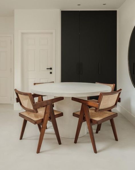 Round Small Kitchen Table, Minimalist Small Dining Table, Stone Dining Table Round, Dining Chair Aesthetic, Round Dining Table Stone, Round Dining Table Aesthetic, Round Stone Dining Table, Round Table Aesthetic, Round Small Dining Table