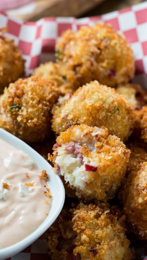 Pub Food Ideas, Corned Beef Fritters, Pub Grub, Corned Beef Recipes, Bar Food, Fritter Recipes, Pub Food, Appetizers And Dips, Football Food