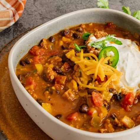 Easy Dutch Oven Chili Recipe: Stovetop or Campfire Dutch Oven Turkey Chili, Chilli Recipe Dutch Oven, Dutch Oven Turkey, Campfire Dutch Oven Recipes, Dutch Oven Chili Recipe, Oven Turkey, Dutch Oven Chili, Chili Recipe Stovetop, Dutch Oven Beef