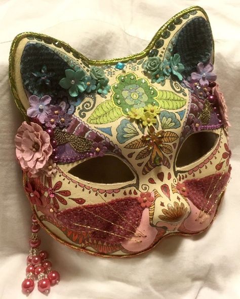 Painted Masks Diy, Cat Mask Drawing, Painted Masquerade Mask, Cat Masquerade Mask, Cat Masks, Kitsune Mask, Mask Painting, Mask Masquerade, Venetian Masks