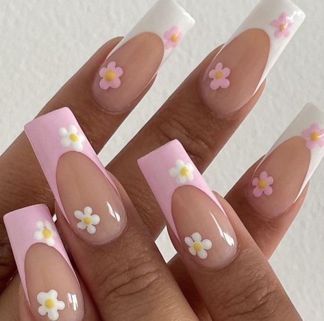 There's a new beauty trend taking over Instagram and it's absolutely stunning. Say hello to "quartz nails". Cute Pink And Yellow Nails, Fun Nail Designs Creative, Baddy Nails, Spring Vacation Nails, March Nail, Summer Nail Art Ideas, Time Nails, Nails March, Quartz Nails