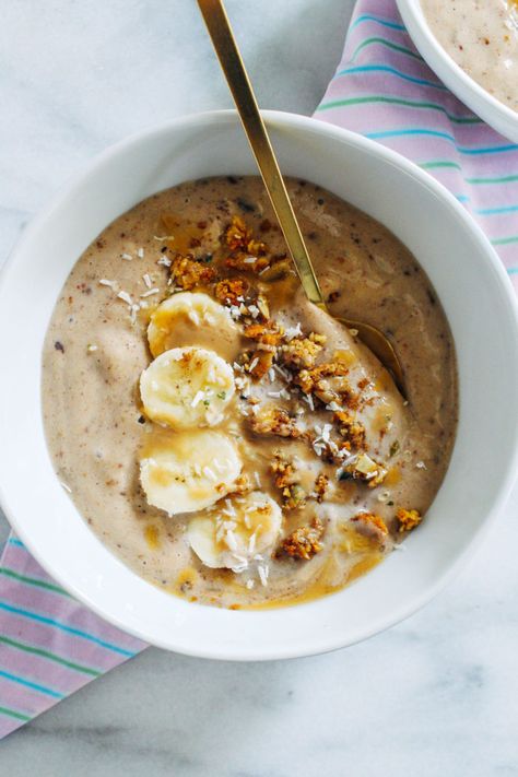 Tahini Date Smoothie Bowls - Making Thyme for Health Tahini Smoothie, Tahini Date, Date Smoothie, Peanut Butter Banana Muffins, Banana Blueberry Muffins, Creamy Smoothies, Crunchy Granola, Oatmeal Pancakes, Banana Oatmeal