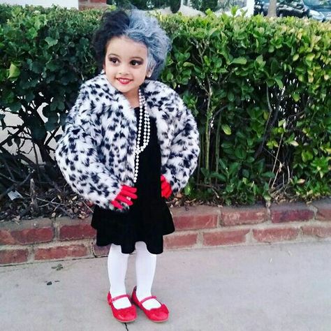 Cruella Deville Costume Kids, Diy Cruella Deville Costume, Cruella Deville Costume, Cruella Costume, Book Character Costumes, Baby Costumes Girl, Character Costume, Cruella Deville, Toddler Halloween Costumes