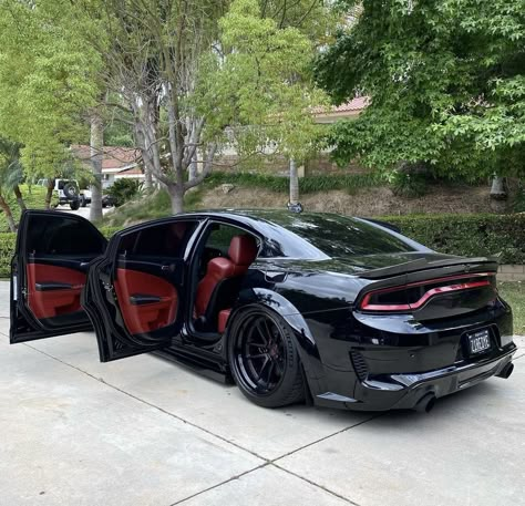 Squeeze Benz, Widebody Hellcat, Black Dodge Charger, Hellcat Charger, Best Cars For Teens, Dodge Charger Hellcat, Charger Srt Hellcat, Dodge Charger Srt, Charger Srt