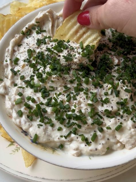 Healthy Dip, Healthy Greek Yogurt, French Onion Dip, Gluten Free Appetizers, Healthy Dips, Onion Dip, Fresh Chives, Perfect Appetizers, French Onion