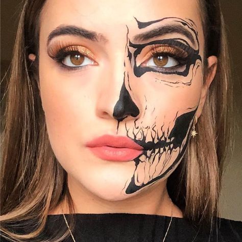 Half Skeleton Makeup, Crazy Halloween Makeup, Half Skull Makeup, Halloween Skeleton Makeup, Holloween Makeup, Cute Halloween Makeup, Halloween Makeup Diy, Skeleton Makeup, Halloween Makeup Ideas