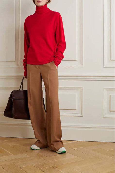 Red Turtle Neck Outfit, Jumper Outfit Winter, Red Jumper Outfit, Red Turtleneck Outfit, Red Trousers Outfit, Brown Trousers Outfit, Red Sweater Outfit, Turtleneck Sweater Outfit, Red Turtleneck Sweater