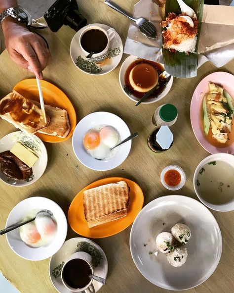 15 Local Kopitiam Breakfast Food Spots In KL & PJ That You Must Check Out [2021 Guide] - KL Foodie Kopitiam Aesthetic, Kopitiam Food Photography, Malaysian Breakfast, Western Breakfast, Hijab Jeans, Breakfast Photography, Design Cafe, Coffee Vintage, Cafe Shop Design