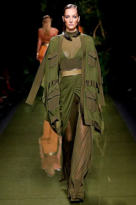 Balmain - Pasarela Balmain Fashion, Spring Coat, Green Outfit, Spring Summer 2017, Fashion 2017, Spring 2017, Military Fashion, Primavera Estate, Runway Fashion