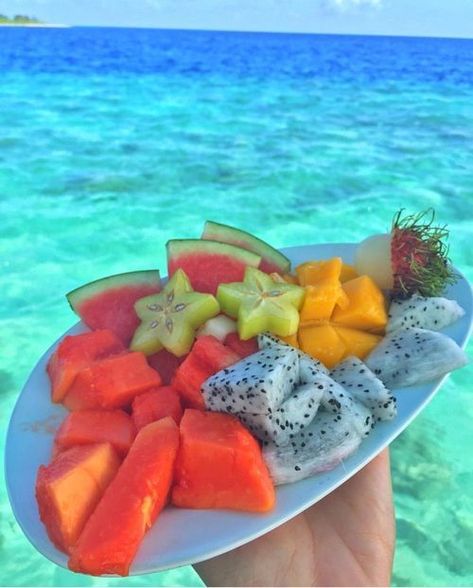 Fruit Salad Tropical, Fruit Vision Board, Fruit At The Beach, Fruit Drinks Aesthetic, Fruit Asthetic Picture, Tropical Fruit Aesthetic, Fresh Fruit Aesthetic, Fruit On The Beach, Food On The Beach