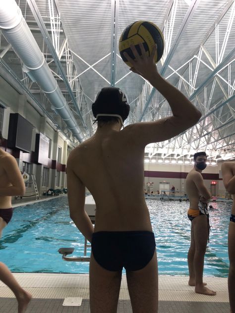 Waterpolo Boyfriend, Guy Swimming Aesthetic, Water Polo Aesthetic, Men's Water Polo, Streetwear Wallpaper, Water Polo Players, Aesthetic Boy, Water Polo, Sports Balls