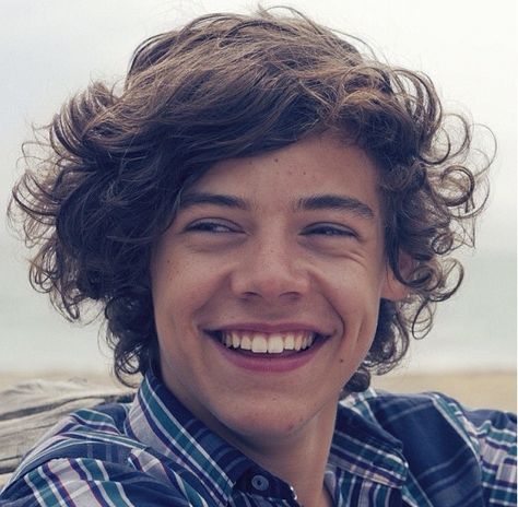 I love Harry Styles's smile! Harry Styles Selfie, Harry Styles 2015, Harry Styles Gif, Harry Styles 2013, Harry Styles Smile, Harry Styles Hot, Harry Styles Funny, Harry Styles Imagines, Harry Styles Cute