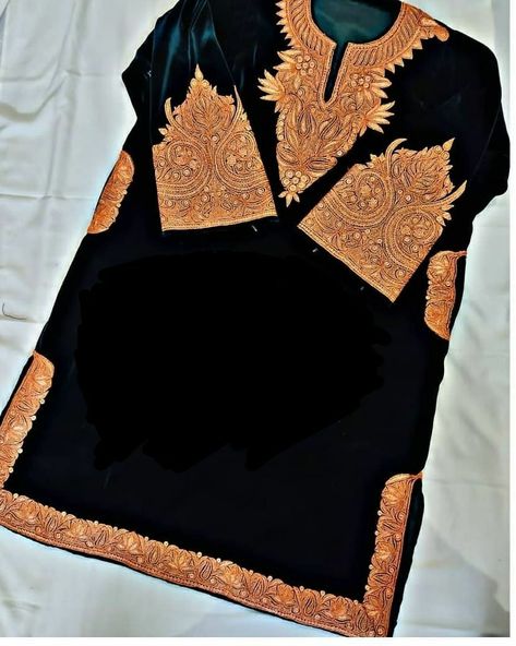 Pheran Designs, Kashmiri Suits, Elegant Shoes Heels, Punjabi Suits Party Wear, Muslim Photos, Black Hair Video, Arabian Dress, Kurti Embroidery, Colour Combinations Fashion