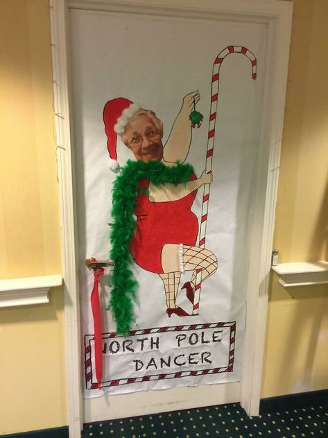 A Lady Decorated Her Door At A Retirement Home. Too Funny! Funny Christmas Decorations, Door Decorations Classroom Christmas, Holiday Door Decorations, Christmas Contests, Diy Christmas Door, Christmas Door Decorating Contest, Christmas Classroom Door, School Door Decorations, Christmas Door Decoration