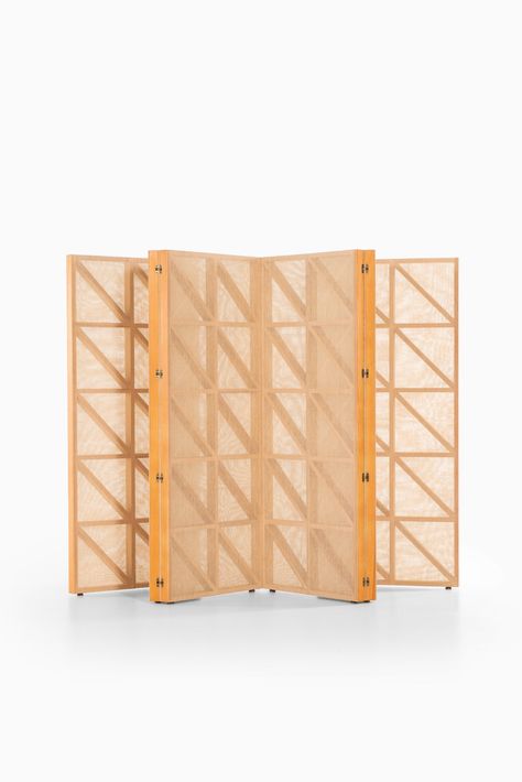 Folding screen / room divider in oregon pine at Studio Schalling Leather Room Divider, Folding Screen Room Divider, Screen Room Divider, Folding Screens, Fabric Screen, Fabric Room Dividers, Furniture Design Sketches, Projection Screen, Screen Room