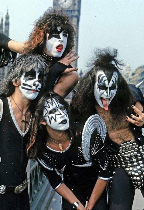 Kiss......... Kiss Group, Banda Kiss, Eric Singer, Kiss Images, Eric Carr, Peter Criss, Kiss Army, Vintage Kiss, Kiss Pictures