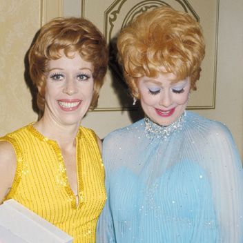 Carol Burnett Has the Most Heartwarming Story About Lucille Ball: Glamour.com Lucy And Ricky, Desi Arnaz, Carol Burnett, Amy Poehler, Tina Fey, Lucille Ball, Sag Awards, Love Lucy, I Love Lucy