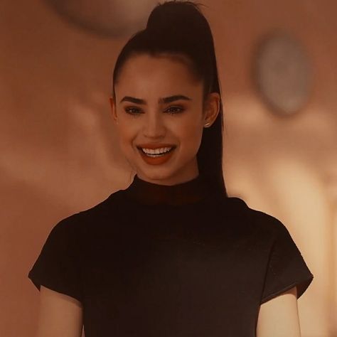 Sofia Carson Icons, Tyler Carter, Jordan Parrish, Sophia Carson, Kids Cartoon Characters, Purple Hearts, Sofia Carson, Adriana Lima, Millie Bobby Brown