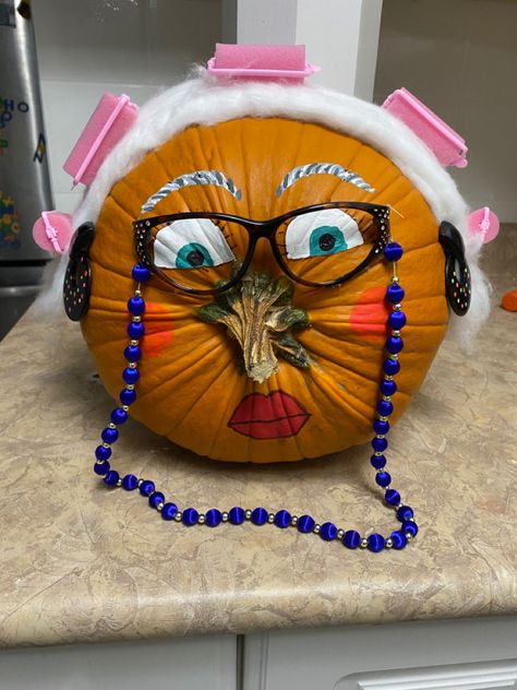 Old Lady Pumpkin, Spa Pumpkin Painting, Pumpkin Decorating Diy, Halloween Pumpkin Crafts, Creative Pumpkin Painting, Creative Pumpkin Decorating, Fun Halloween Party Games, Pumpkin Decorating Contest, No Carve Pumpkin Decorating