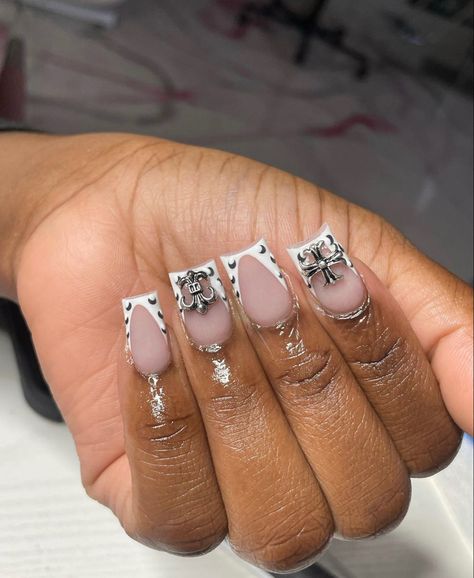 Quick Weave Hairstyles, Stylish Summer Outfits, Quick Weave, Marine Serre, Pretty Acrylic Nails, How To Do Nails, Weave Hairstyles, Cute Nails, Nail Inspo