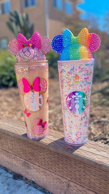 Vasos Aesthetic, Bunny Birthday Theme, Rhinestone Tumblers, Starbucks Water Bottle, Starbucks Cup Design, Tumblr Cup, Fancy Cup, Bling Ideas, Happy Birthday Friends