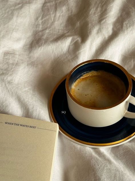 𝐉𝐎𝐘 Coffee Obsession, Aesthetic Coffee, Coffee And Books, A Cup Of Coffee, Coffee Cafe, Coffee Love, Coffee Addict, Coffee Break, Cup Of Coffee