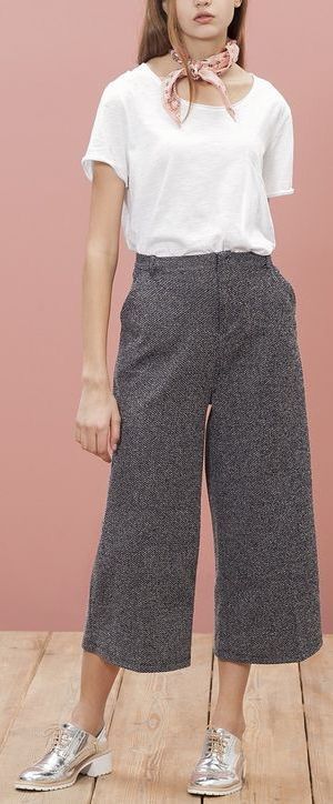 Grey Cullote Outfit, Square Pants Outfit, Making Outfits, Pants Outfit Ideas, Square Pants, White T Shirts, Clothing Trends, Work Lunch, Pretty Colours