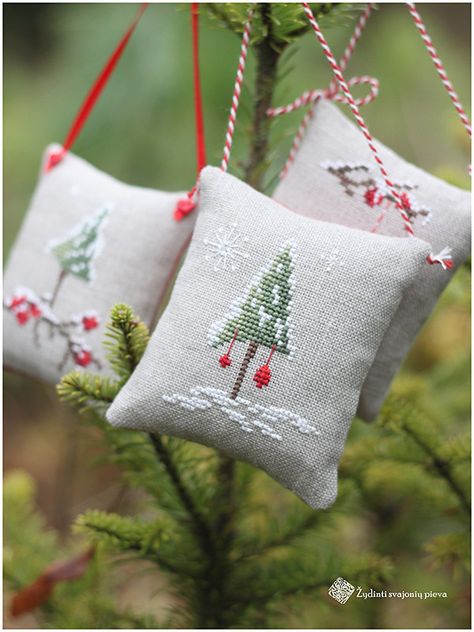 How To Finish Cross Stitch, Finish Cross Stitch, Cross Stitch Ornaments, Stitch Ornaments, Beautiful Cross Stitch Pattern, Xmas Cross Stitch, Cross Stitch Christmas, Cross Stitch Christmas Ornaments, Embroidered Christmas